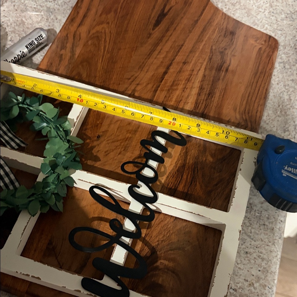 Rustic Welcome Window Frame Decor - Picture 4 of 6